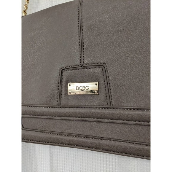 NWOT! BCBG! TAUPE/BEIGEY/GRAYISH SHOULDER BAG, PURSE, W/GOLD! - Picture 6 of 10